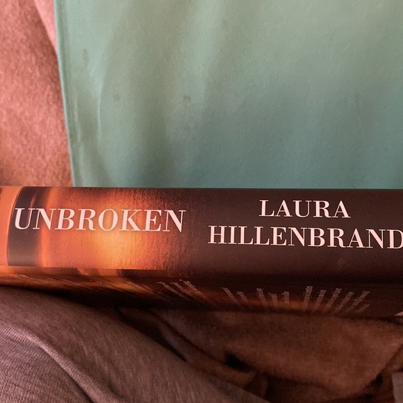 UNBROKEN A World War 2 Story of Survival, Resilience and Redemption Hillenbrand - Picture 2 of 6